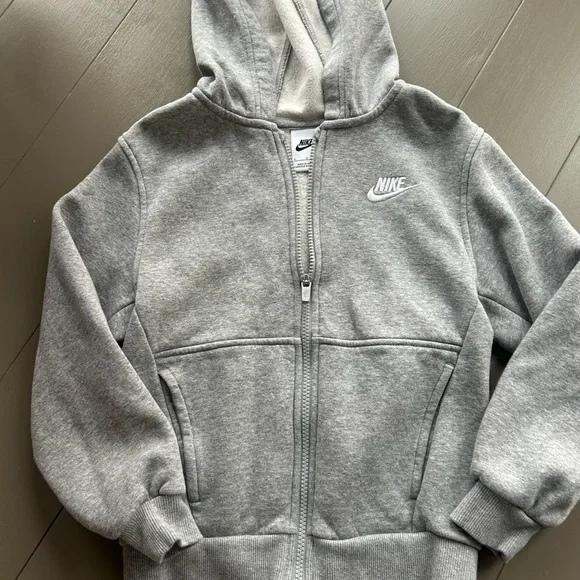 7 item Nike Bundle! Kids' Hoodie and Tee’s - Picture 6 of 6